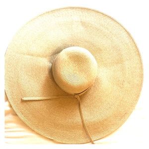 huge sun hat